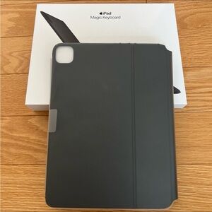 Apple Magic Keyboard for 11-inch iPad Pro - A2261 with the original box
